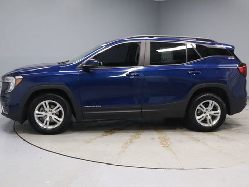 Used 2022 GMC Terrain SLE w/ Driver Convenience Package FWD image 5