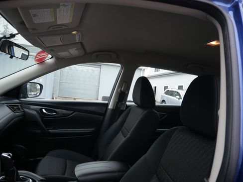 Used 2018 Nissan Rogue S image 11