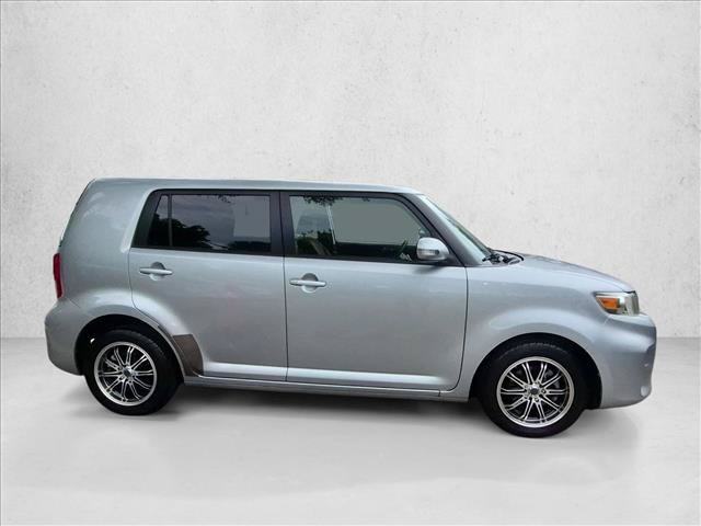Used 2013 Scion xB FWD image 4