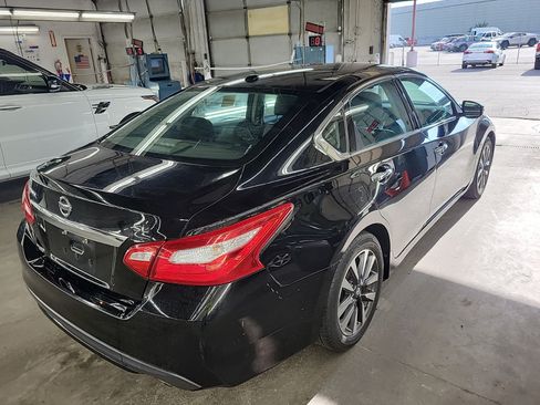 Used 2017 Nissan Altima 2.5 SL FWD image 2