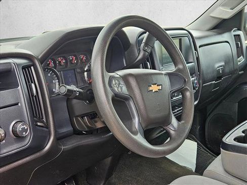 Used 2018 Chevrolet Silverado 1500 W/T w/ Trailering Package image 9