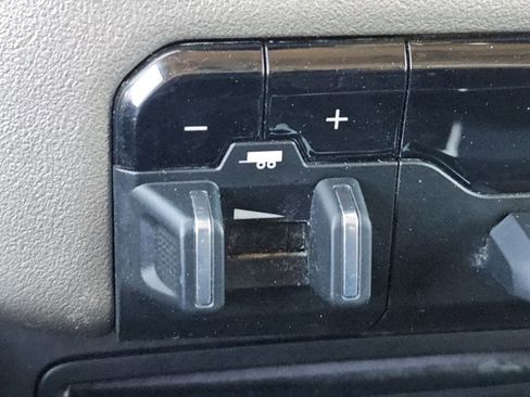 Used 2019 RAM 1500 Laramie image 30