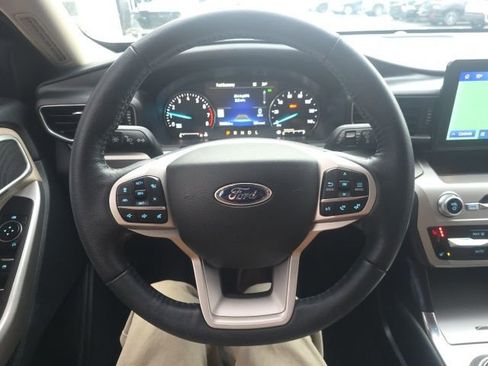 Used 2022 Ford Explorer XLT w/ Equipment Group 202A image 16