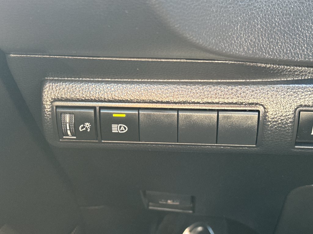 Used 2026 Toyota Corolla LE AWD/4WD image 32