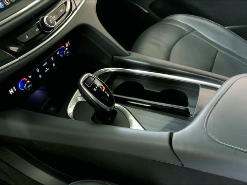 Used 2020 Buick Enclave Essence FWD image 16