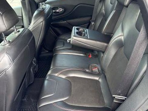 Used 2020 Jeep Cherokee Trailhawk w/ Cold Weather Group AWD/4WD image 9