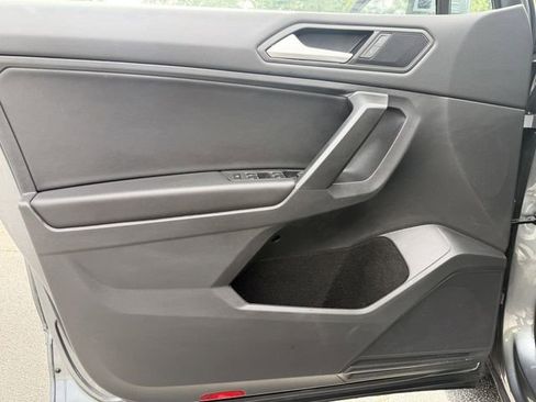 Used 2021 Volkswagen Tiguan SEL FWD image 9