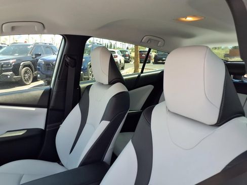 Used 2019 Toyota Prius XLE w/ Carpet Mat Package FWD image 25