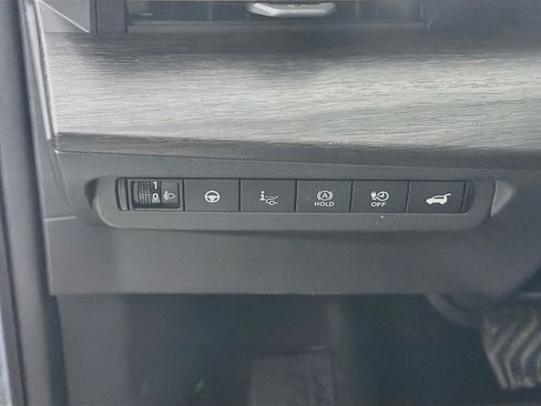 Used 2024 Nissan Ariya AWD image 16