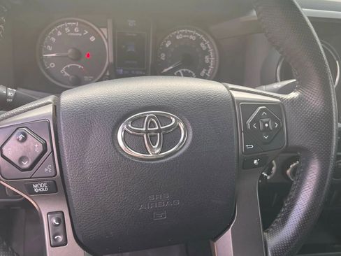 Used 2016 Toyota Tacoma TRD Off-Road image 5