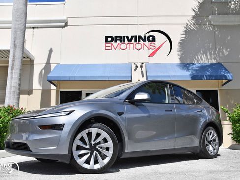Used 2026 Tesla Model Y AWD image 28