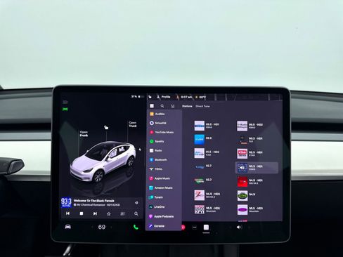 Used 2022 Tesla Model Y Long Range image 24