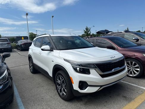 Used 2022 Kia Seltos EX AWD/4WD image 1