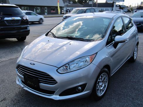 Used 2014 Ford Fiesta Titanium image 2