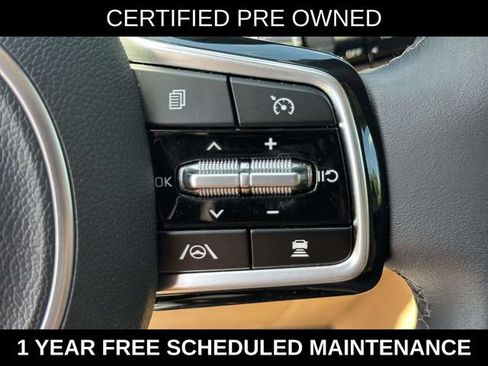 Used 2024 Kia Carnival EX FWD image 25