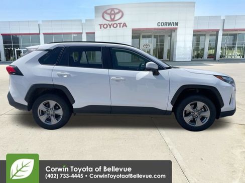 Used 2025 Toyota RAV4 XLE AWD/4WD image 6