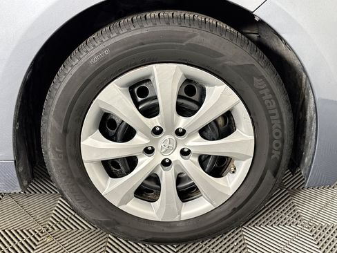 Used 2022 Toyota Corolla LE FWD image 30