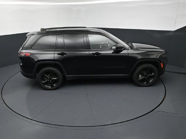Used 2023 Jeep Grand Cherokee Limited w/ Black Appearance Package AWD/4WD image 18