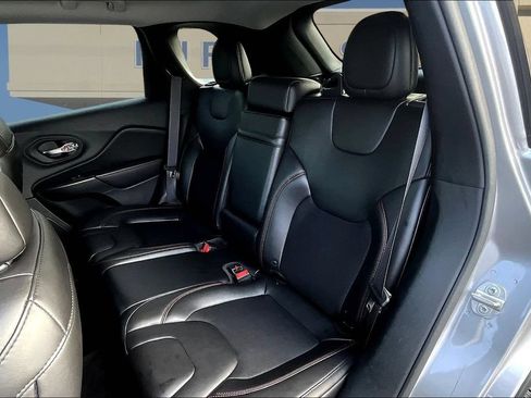 Used 2019 Jeep Cherokee Trailhawk w/ Cold Weather Group AWD/4WD image 24