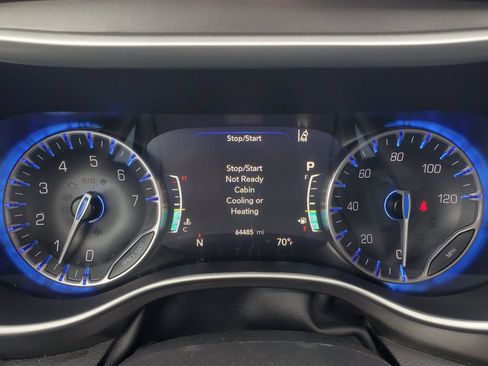 Used 2024 Chrysler Pacifica Touring-L FWD image 13