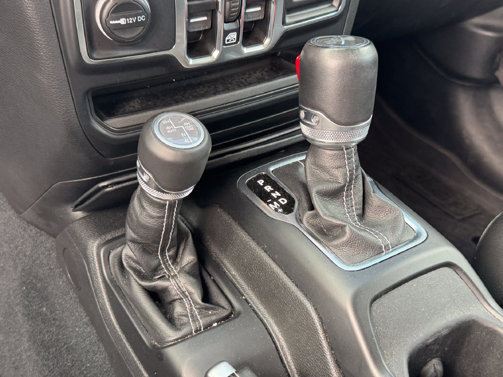 Used 2023 Jeep Wrangler Unlimited Sahara w/ Cold Weather Group AWD/4WD image 14