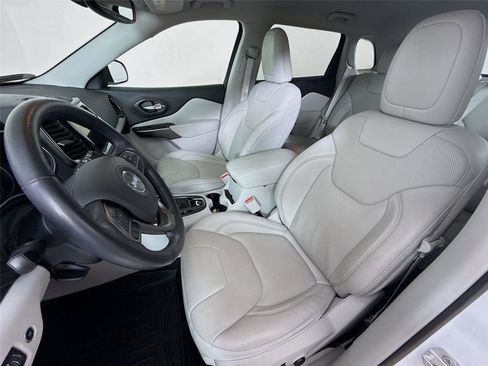 Used 2020 Jeep Cherokee Limited AWD/4WD image 5