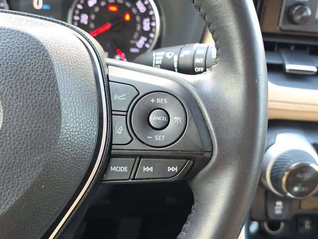 Used 2019 Toyota RAV4 XLE Premium FWD image 40