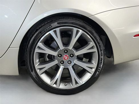 Used 2017 Jaguar XJ L Portfolio RWD image 31