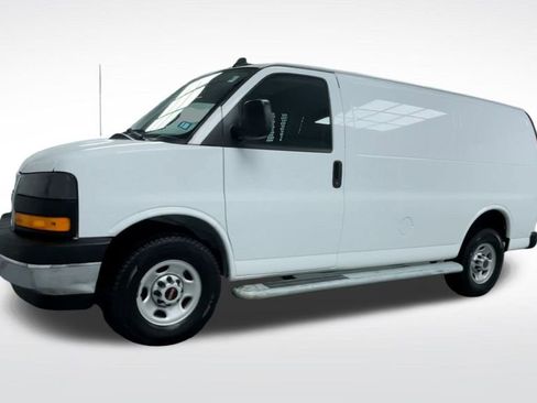 Used 2024 GMC Savana 2500 w/ Driver Convenience Package image 4
