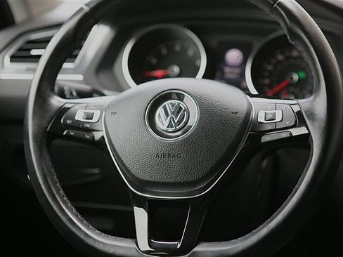 Used 2018 Volkswagen Tiguan SE AWD/4WD image 19