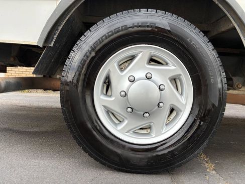Used 2015 Ford E-350 and Econoline 350 Super Duty RWD image 18
