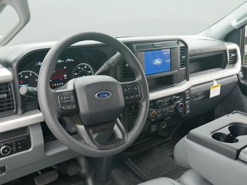 New 2025 Ford F250 XL w/ XL Chrome Package RWD image 17