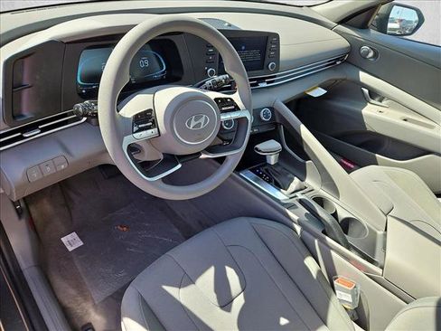 New 2026 Hyundai Elantra SE FWD image 3