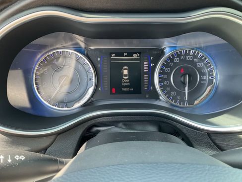 Used 2017 Chrysler 200 Limited Platinum image 10