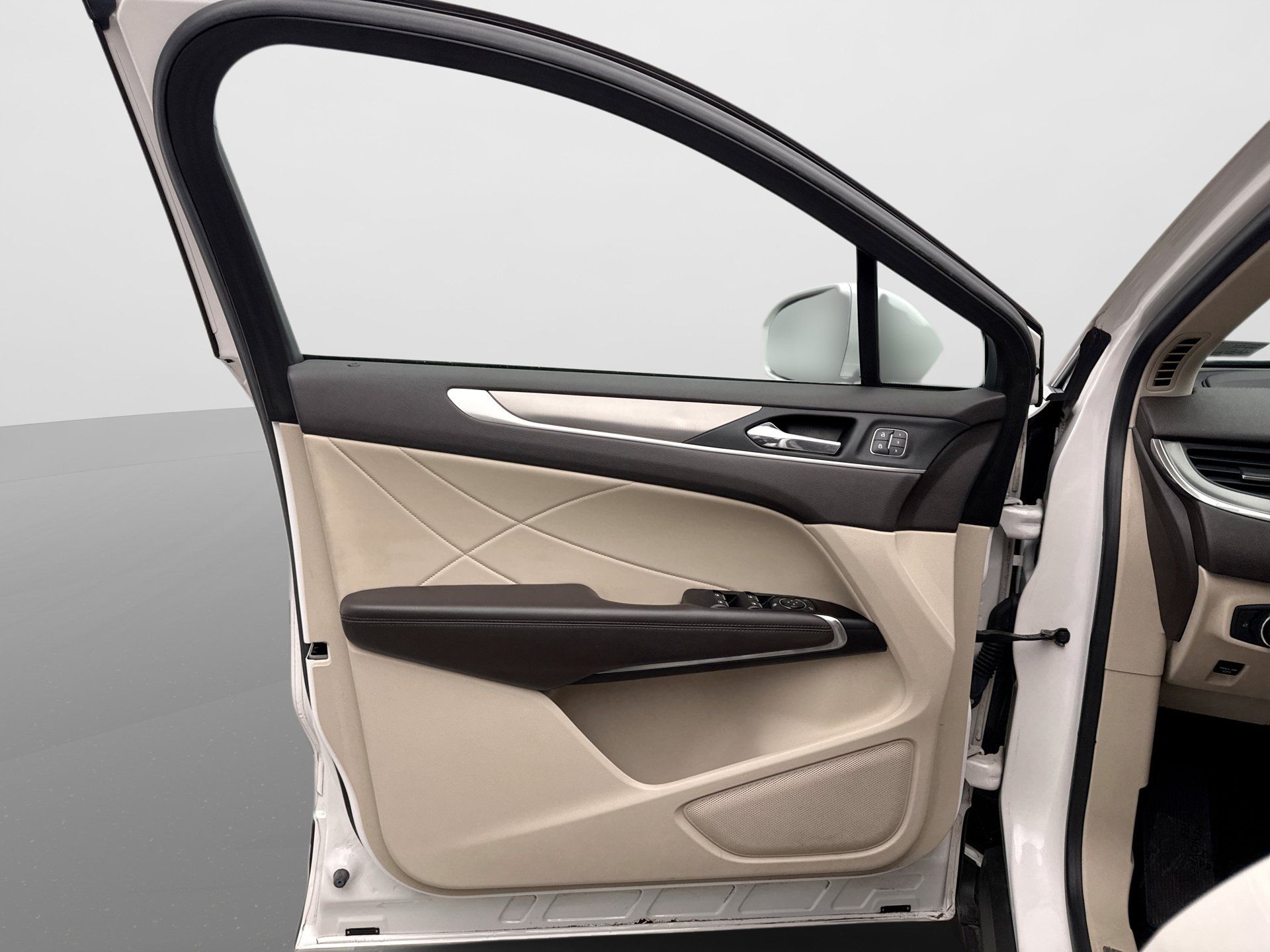 Used 2019 Lincoln MKC Premiere FWD image 11
