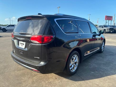 Used 2020 Chrysler Pacifica Limited FWD image 4