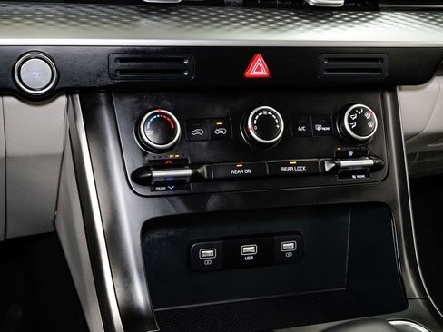 Certified 2024 Kia Carnival LX image 17