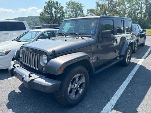 Used 2016 Jeep Wrangler Unlimited Sahara w/ Dual Top Group AWD/4WD image 2