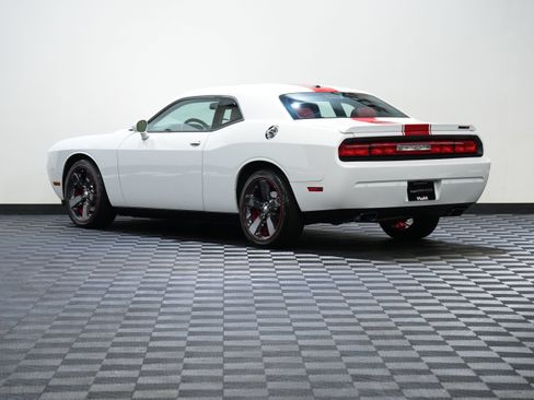 Used 2014 Dodge Challenger SXT RWD image 8