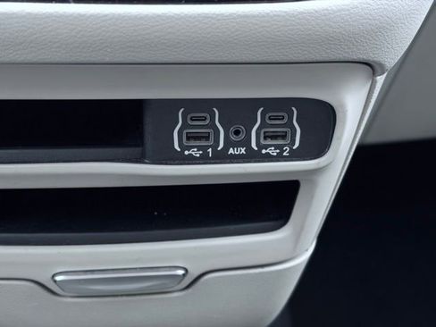 Used 2023 Chrysler Pacifica Touring-L FWD image 38