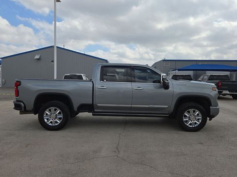 Used 2024 Chevrolet Silverado 2500 High Country w/ High Country Premium Package image 2