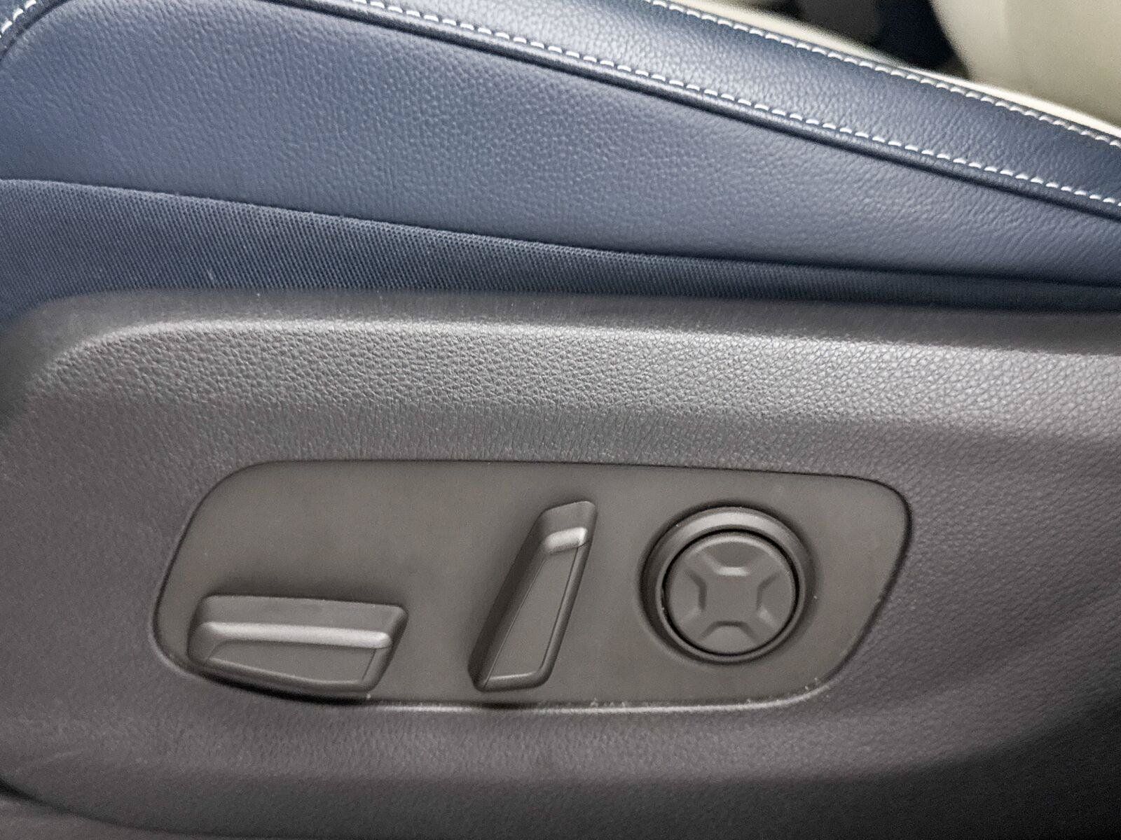 Certified 2025 Kia Carnival SX Prestige FWD image 31