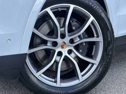 New 2025 Porsche Cayenne image 14