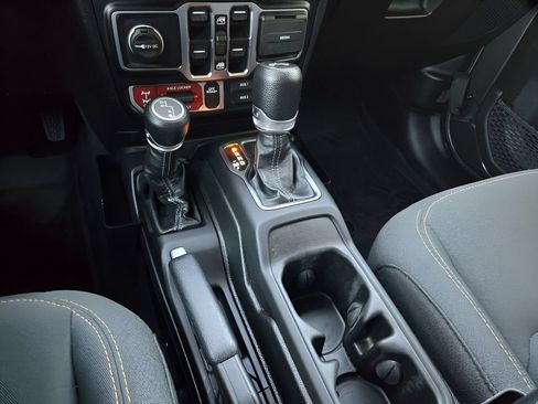 Used 2024 Jeep Wrangler Unlimited Sport AWD/4WD image 17