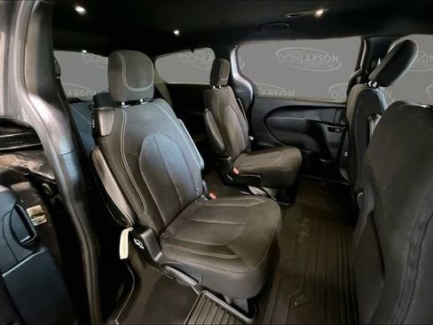Used 2020 Chrysler Pacifica Touring w/ S Appearance Package image 16