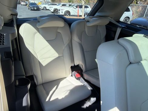 Certified 2024 Volvo XC90 T8 Plus w/ Protection Package Premier image 24