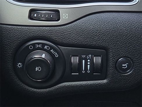 Used 2022 Jeep Cherokee Limited image 28