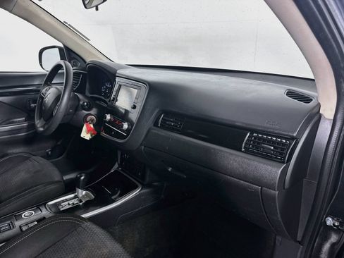 Used 2020 Mitsubishi Outlander SE AWD/4WD image 27