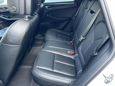 Certified 2025 Porsche Macan AWD/4WD image 14