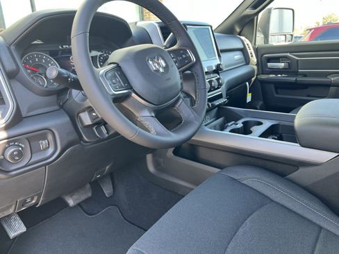 New 2026 RAM 2500 Big Horn AWD/4WD image 15